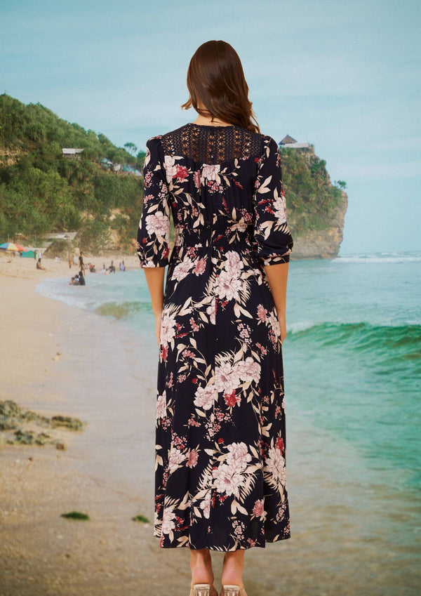 Carryn Feature Back Maxi Dress in Navy Print