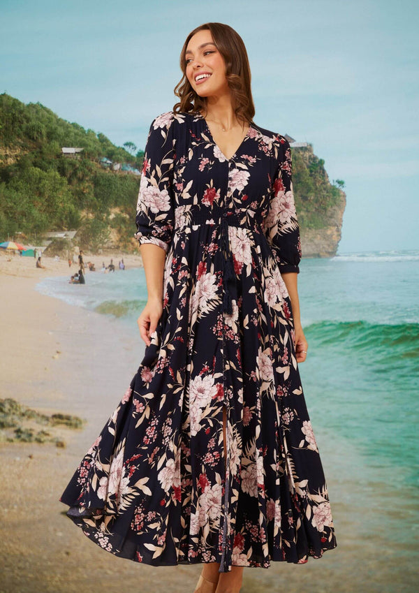Carryn Feature Back Maxi Dress in Navy Print